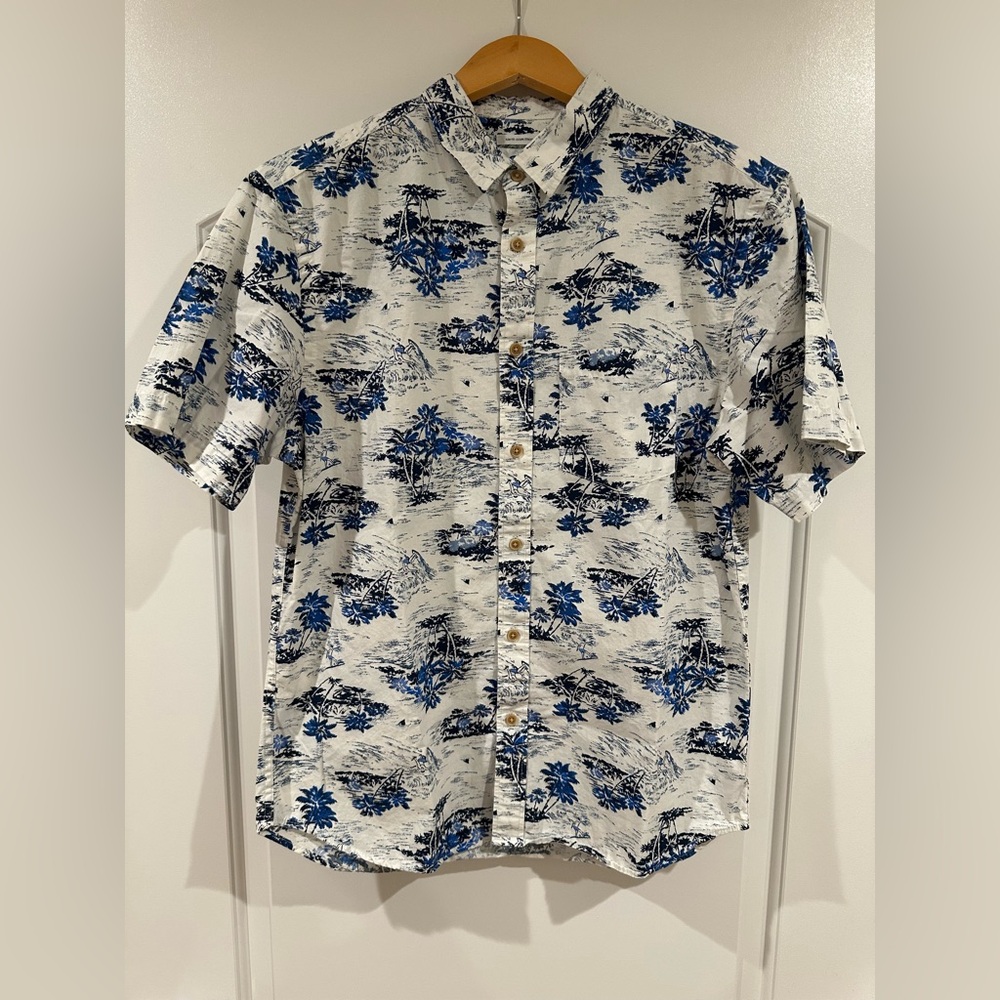 Old Navy Tropical Print Shirt, Size Medium